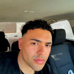 Fabian 🇵🇷 Model in Car