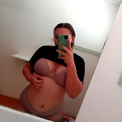 OnlyFans Model Rain in a Mirror Selfie