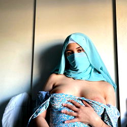 Arabmusclemommy, 12 Miles Away - Exotic, Fashionable, Fitness-Focused Model