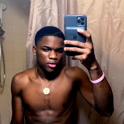 Famous Onlyfans Model Rakiem Daley Posing in Bathroom