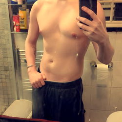 Fabian Nightingale 💛🤍💜🖤 photo