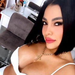 AdriHurtado, Colombian Model and OnlyFans Influencer