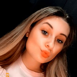 A captivating Alabama model moment