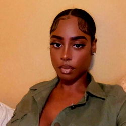 A Model Moment: Asia Shines in This Photo