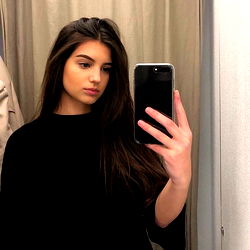 Madiee's Stylish Mirror Selfie