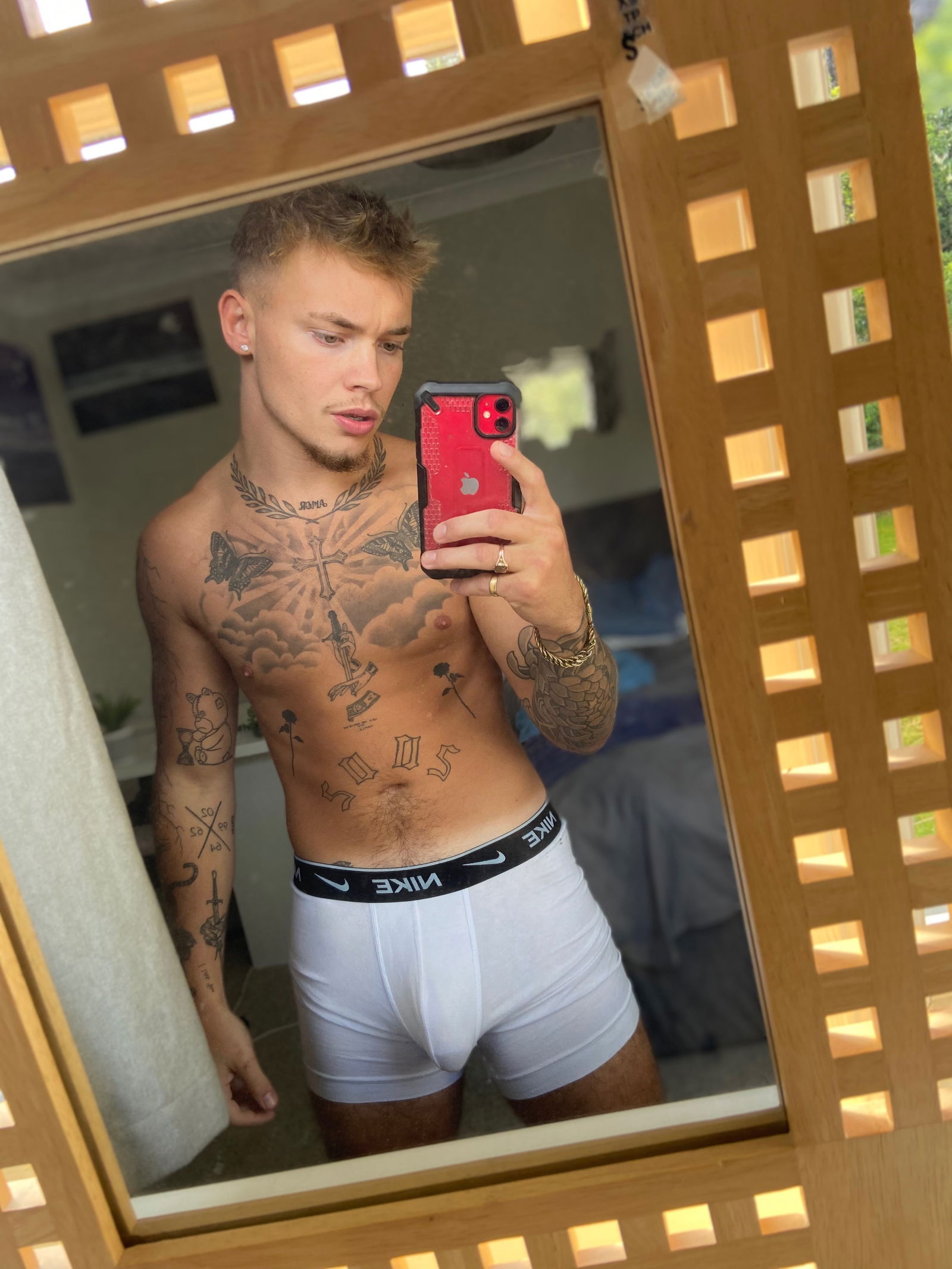 Masked 🇸🇪 boy photo