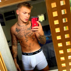 Masked ๐ธ๐ช boy photo