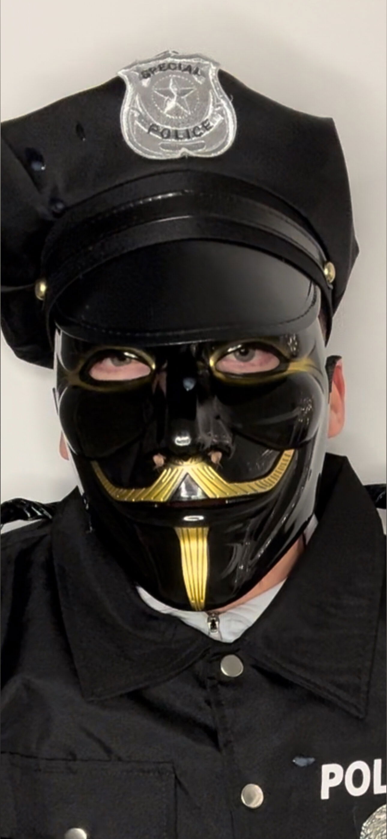 Masked 🇸🇪 boy photo