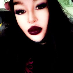 Vividly Styled Cornwall Model Pheadra