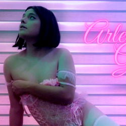 𝔄𝔯𝔩𝔢𝔱𝔱𝔢 𝔤𝔬𝔱𝔥😈 photo