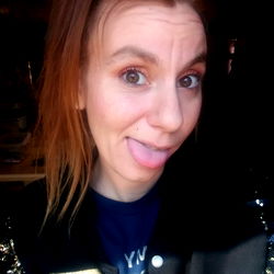 AndiesRedMint: A Playful and Chic TikTok Influencer