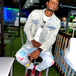 Model El Biichan in a Social Setting