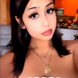 OnlyFans Model Melody ༺♡༻ Shares Candid Moment