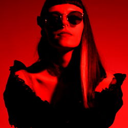 Stylish Jade Noi in Red and Black