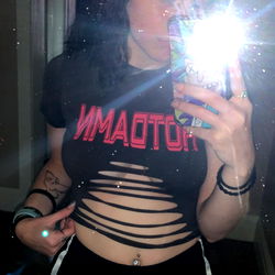 Sara Marie, OnlyFans Model in Shirtless Shoot