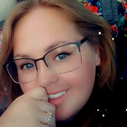 Ariella Nevaeh, Onlyfans model from Texas, sharing a candid moment with her fans.