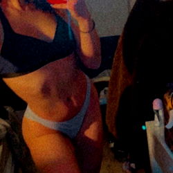 OnlyFans Model A💋 in a Sports Bra Promoting Fitness and Wellness