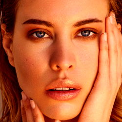 Melanie De Toni: Elegant Model from Madrid