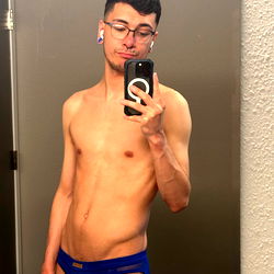Aiden Phoenix in Shirtless Fitness Selfie