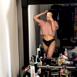 Onlyfans Model Ashleeyy in Intimate Photoshoot