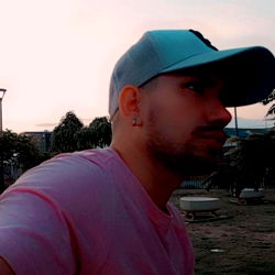 Alejandro Arismendy, a Colombian model with confidence