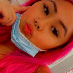 Stylish OnlyFans Model Makes a Splash with Pink Hair