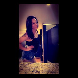 Violets plays house - Onlyfans Model