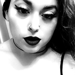 Araic Love - Texas model in black and white