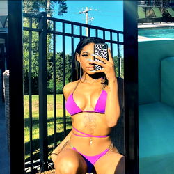 Stunning Bria xox in Pink Bikini