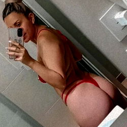 OnlyFans Model BabyAnita97 Poses for the Camera in a Mirror Selfie