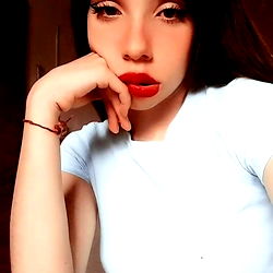 Aguustiina Model Photo