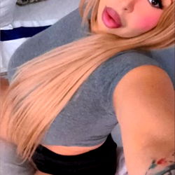 Melibadi's Intimate Photos