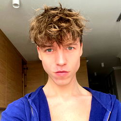 Ashton White: Euro-Chic Model