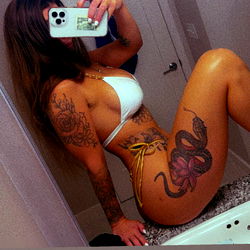 Ashton Free 💦😈🍒 photo