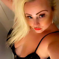 OnlyFans Model Perfect85 in Intimate Photos
