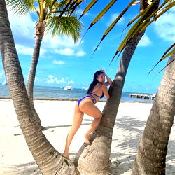 Peruvian OnlyFans Model Jazkarys Posing on Beach
