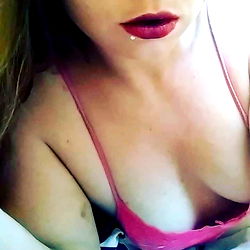 Miss_piper's Seductive Bedroom Snap