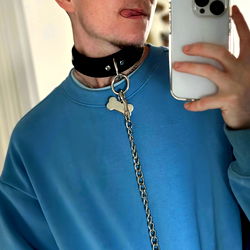 A Fashionable Model with an Animal Chain