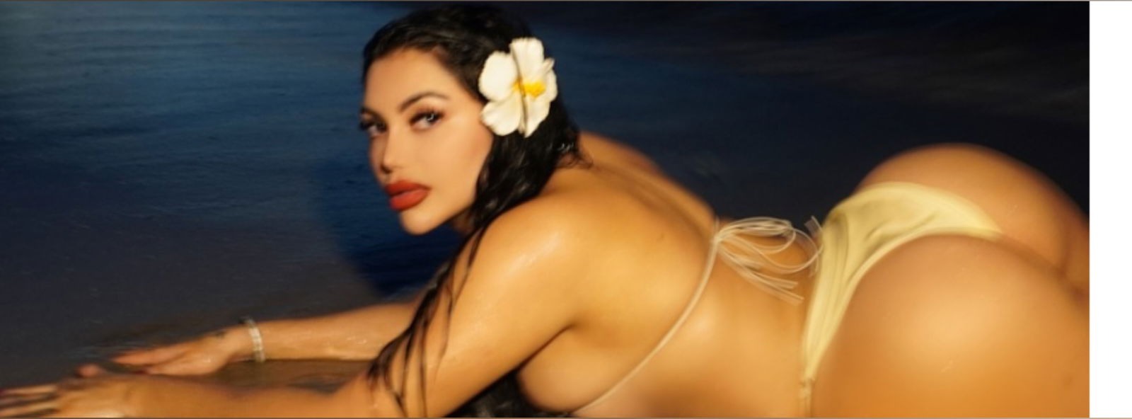 𝐋𝐀𝐓𝐈𝐍𝐀 𝐅𝐀𝐓 𝐀𝐒𝐒 🍑 photo