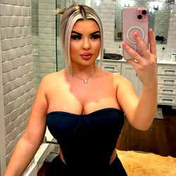 Onlyfans Model Marnie, 25, Female