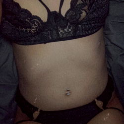 AlluringAlexis: A Model of Glamour and Allure