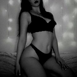 OnlyFans Model Addie Taylor in Stunning Lingerie Photoshoot