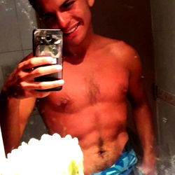 OnlyFans Model AngelWing Shows Off Physique