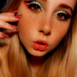 Model Amanda Schriever's Vibrant Makeup