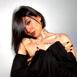 Live Model Shoot: Intense and alluring