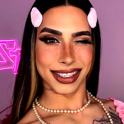 Emi Vela 💪🏼🎀 photo