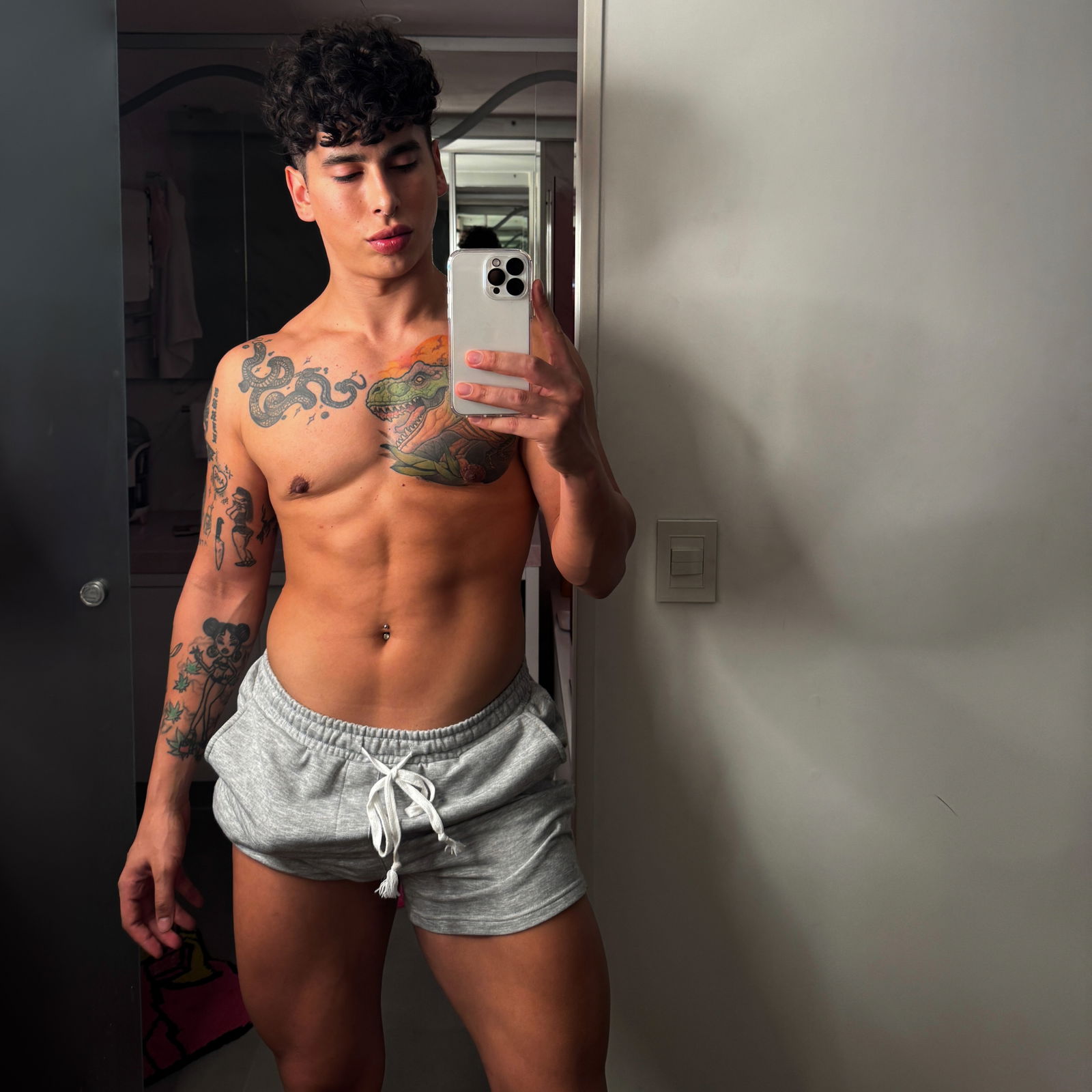 Emi Vela 💪🏼🎀 photo