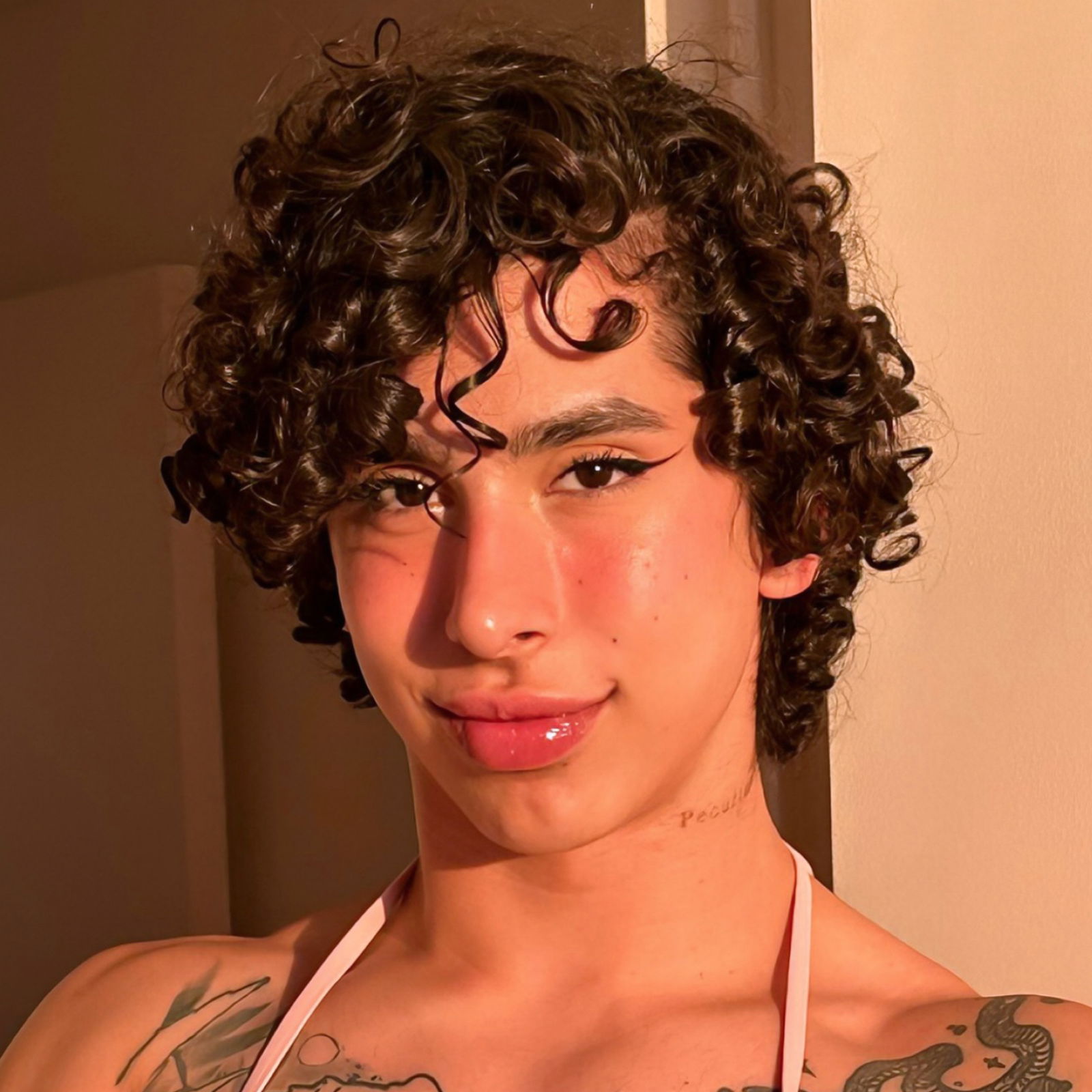 Emi Vela 💪🏼🎀 photo