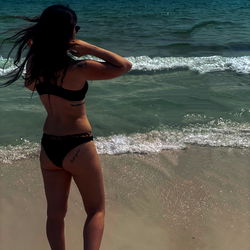 Beach Beauty: Alexis Barron in a Bikini