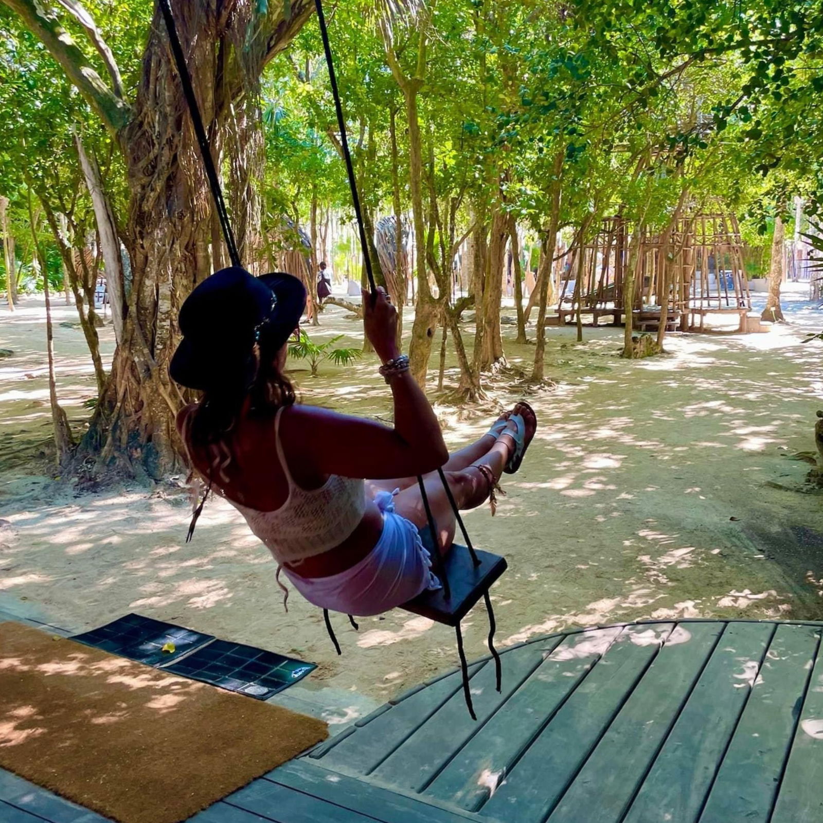 AzAsianHotwife-Dee photo